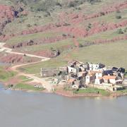 Celles village en partie englouti au bord du lac de Salagou